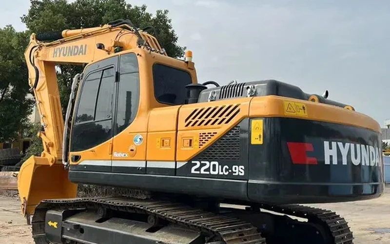 22 tonnin Hyundai 220LC-9s käytetty tela-alustainen kaivukone