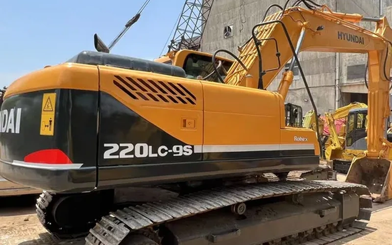 22 tonnin Hyundai 220LC-9s käytetty tela-alustainen kaivukone