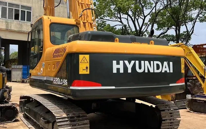 22 tonnin Hyundai 220LC-9s käytetty tela-alustainen kaivukone