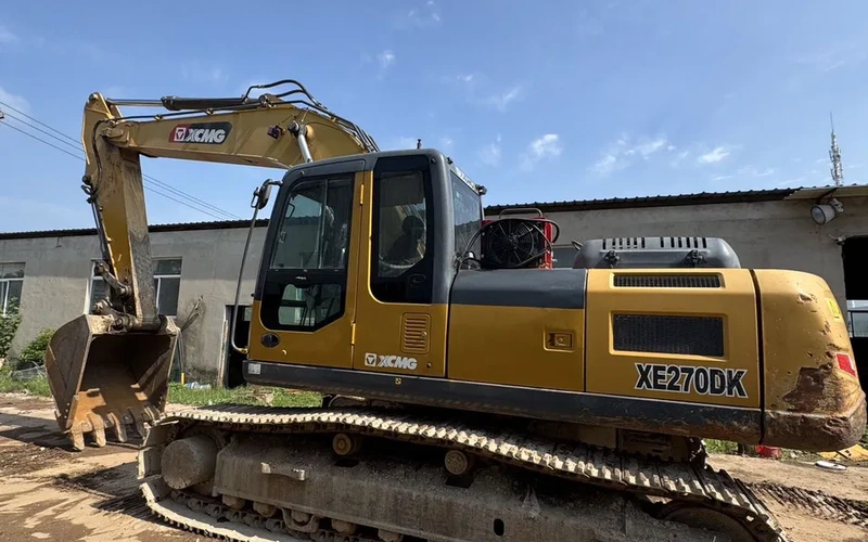 Escavadora usada com transmissão hidráulica modelo 270DK