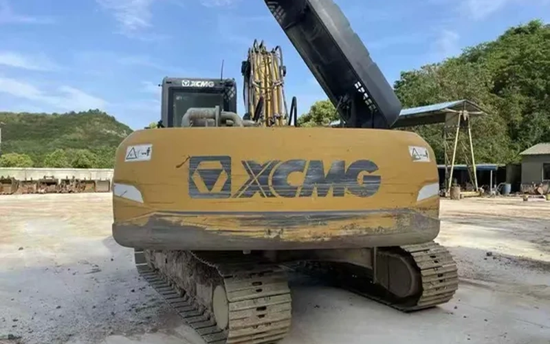 Escavadora usada com transmissão hidráulica modelo 270DK