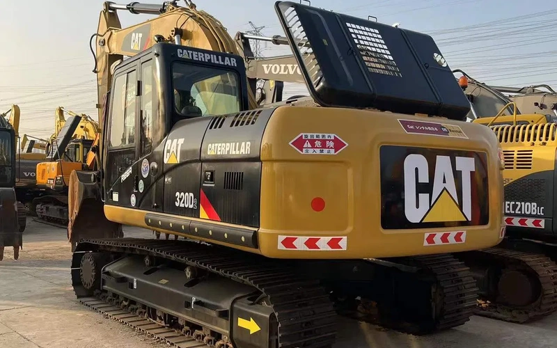 حفّارة زاحفة مستعملة CAT 320D2 20 طن