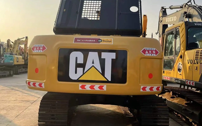 حفّارة زاحفة مستعملة CAT 320D2 20 طن