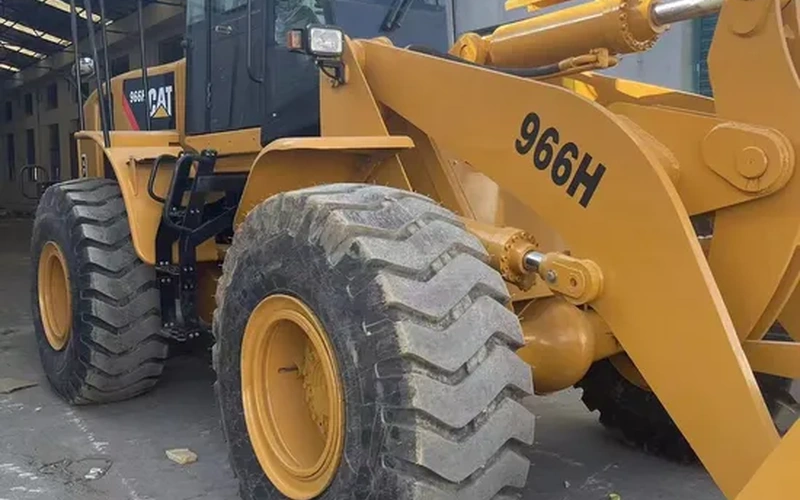 Carregadora de rodas a diesel de 6 toneladas CAT 966H usada