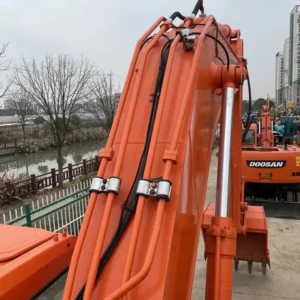 doosan dh300lc 30ton käytetty tela-alustainen kaivinkone banner 2