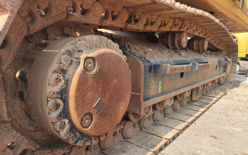 Pelle Cat 330GC à usage intensif