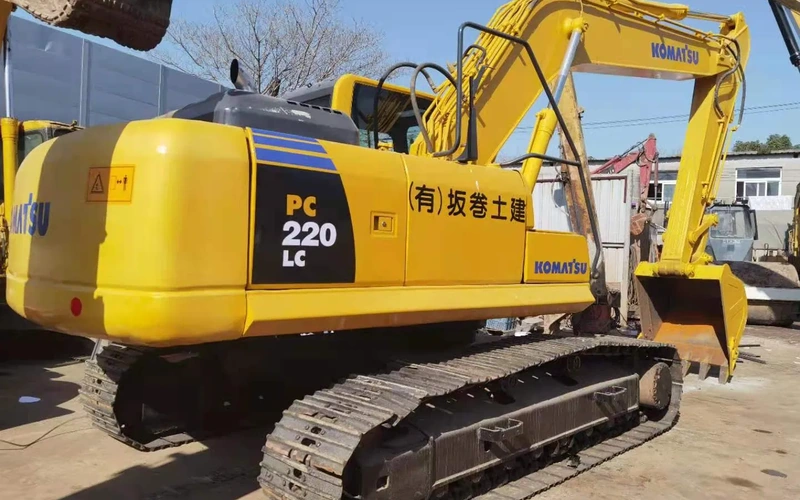 Komatsu PC220-8 Escavatore idraulico cingolato