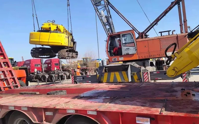 Komatsu PC220-8 Escavatore idraulico cingolato