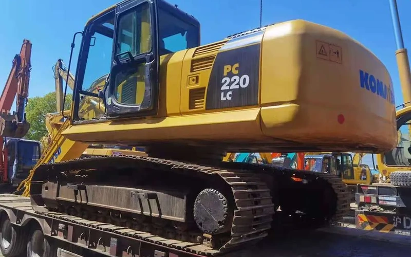 Komatsu PC220-8 Escavatore idraulico cingolato