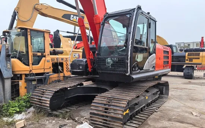 Brugt Hitachi ZX220LC-5G gravemaskine