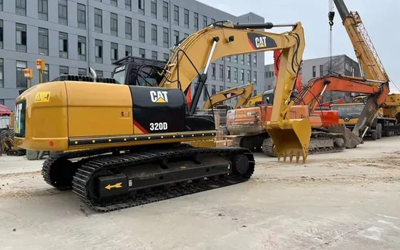 Escavadora de lagartas Caterpillar 320D usada