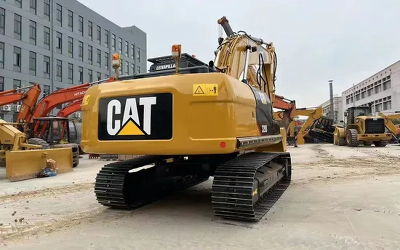 Escavadora de lagartas Caterpillar 320D usada