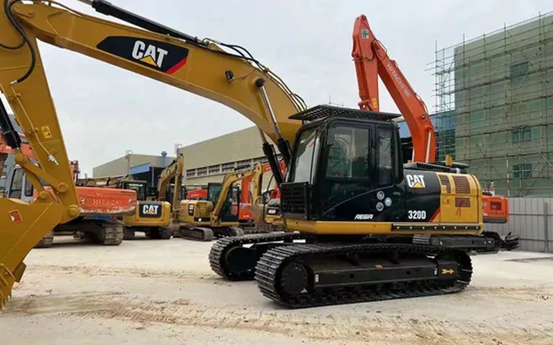 Escavadora de lagartas Caterpillar 320D usada