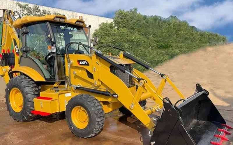 Подержанный экскаватор-погрузчик Caterpillar серии 420F2 430F2