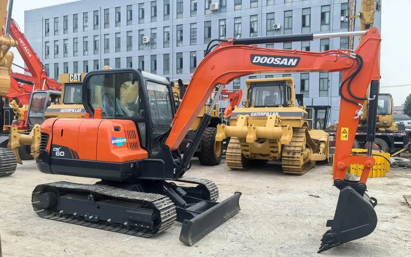 Used Doosan DX60 6 Ton Excavator
