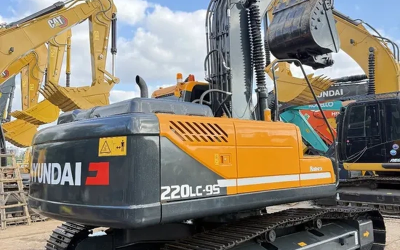 Гусеничный экскаватор Hyundai 220LC-9S