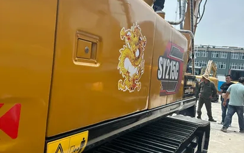 Brugt SANY SY215C 21.5T gravemaskine på bælter