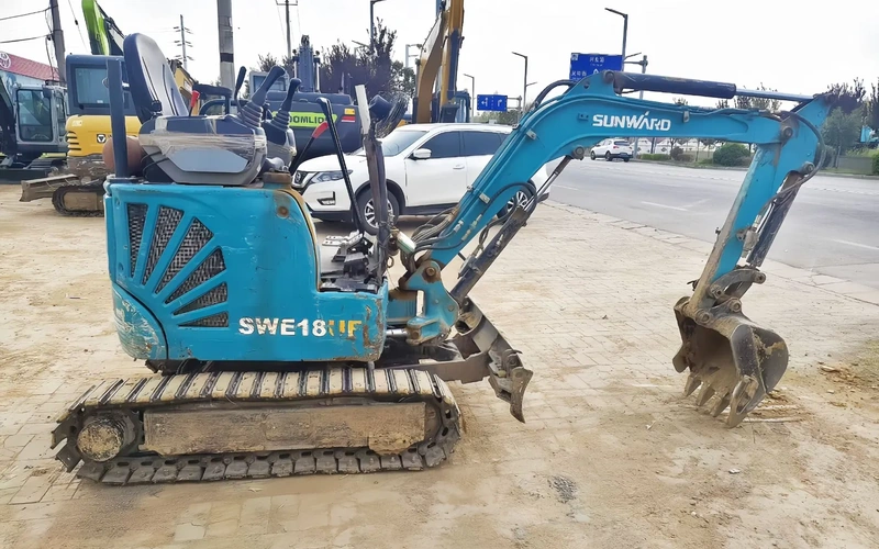 Mini-pelle sur chenilles Sunward SWE18UF d'occasion