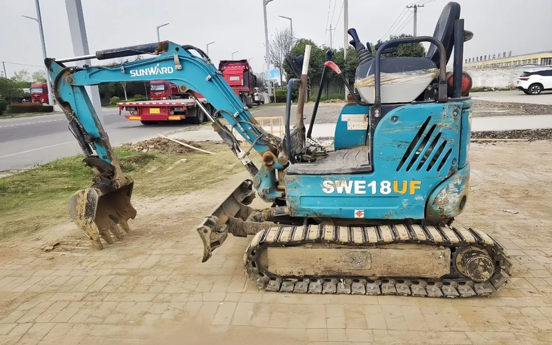 Mini-pelle sur chenilles Sunward SWE18UF d'occasion